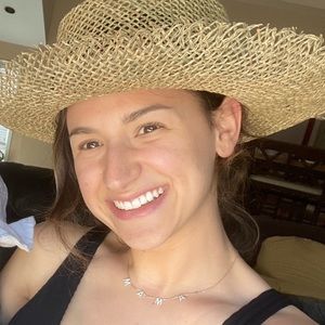 Meet your Posher, Julianna